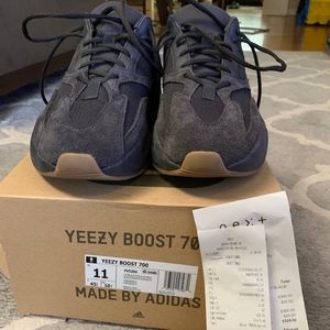 Yeezy 700 Utility Black